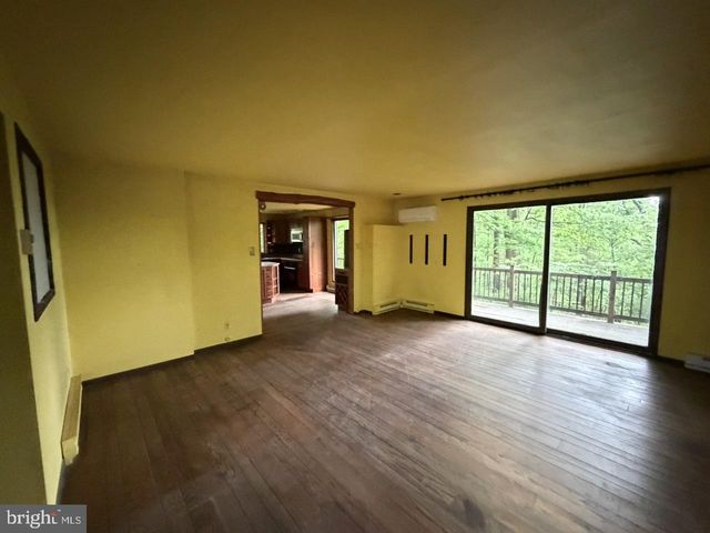 10 RYANFORD RD, Schwenksville, PA 19473