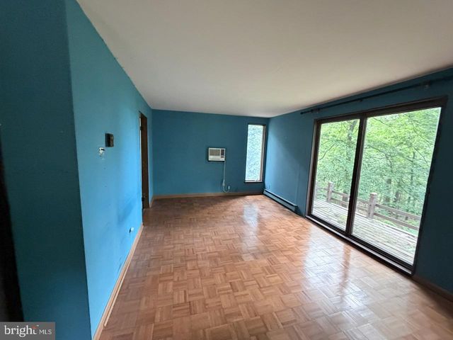 10 RYANFORD RD, Schwenksville, PA 19473