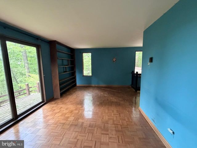 10 RYANFORD RD, Schwenksville, PA 19473