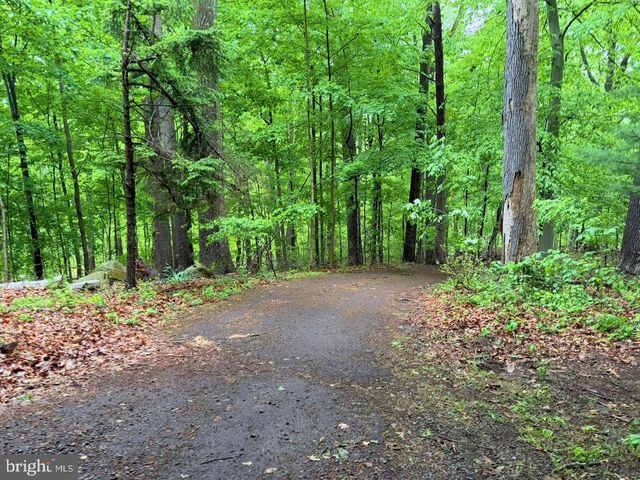 10 RYANFORD RD, Schwenksville, PA 19473