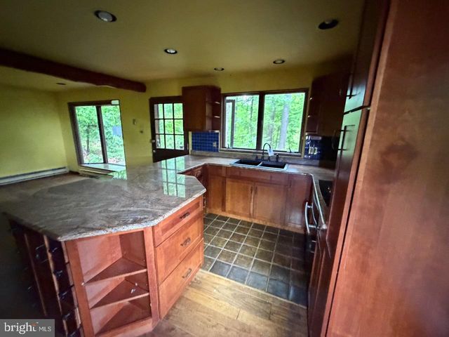 10 RYANFORD RD, Schwenksville, PA 19473