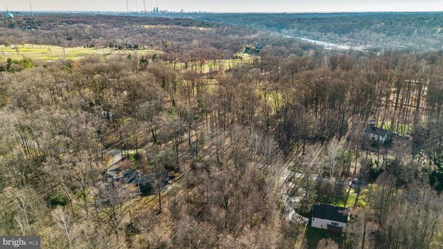 635 HARTS RIDGE RD, Conshohocken, PA 19428