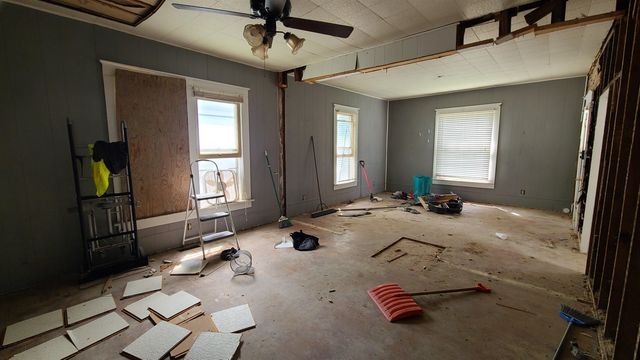 1121 N C St, Wellington, KS 67152