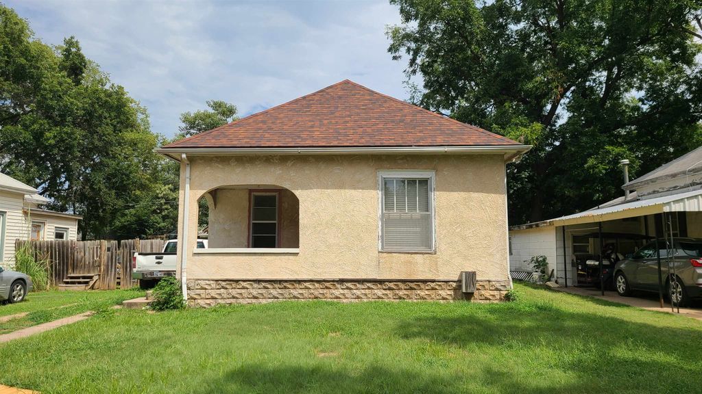1121 N C St, Wellington, KS 67152