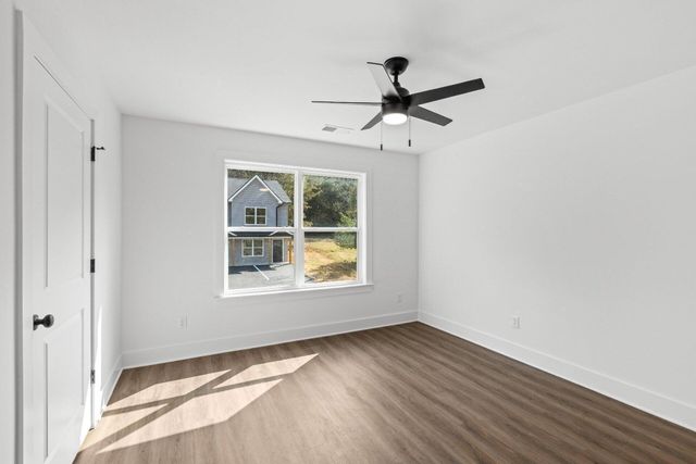 42 Avenue Avenue, Rossville, GA 30741