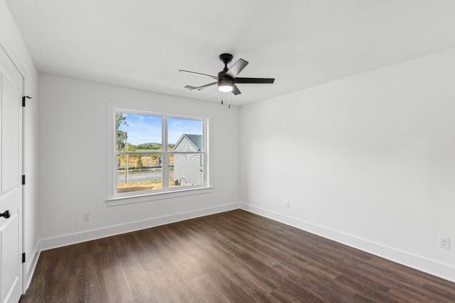 42 Avenue Avenue, Rossville, GA 30741