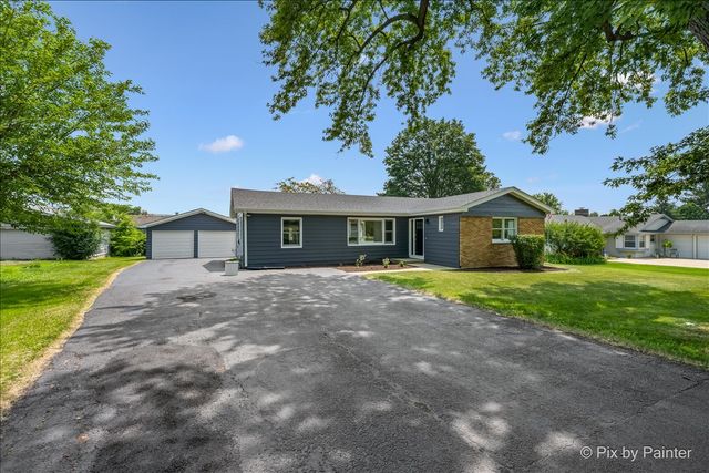 355 Hilltop Drive, North Aurora, IL 60542
