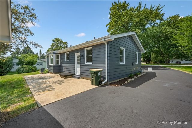355 Hilltop Drive, North Aurora, IL 60542