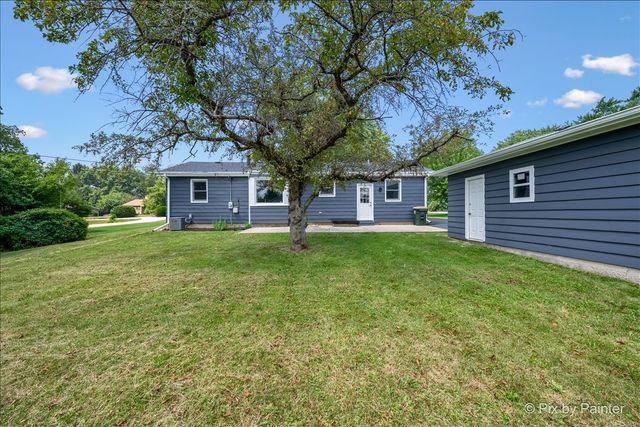 355 Hilltop Drive, North Aurora, IL 60542