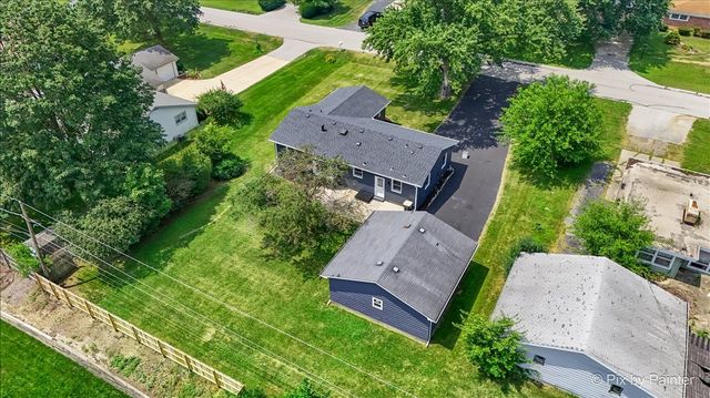 355 Hilltop Drive, North Aurora, IL 60542