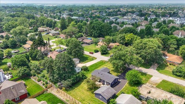 355 Hilltop Drive, North Aurora, IL 60542