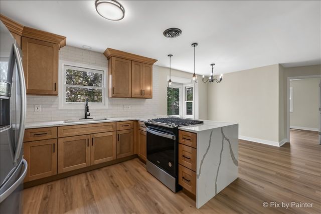 355 Hilltop Drive, North Aurora, IL 60542