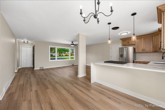 355 Hilltop Drive, North Aurora, IL 60542