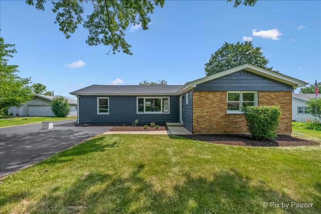 355 Hilltop Drive, North Aurora, IL 60542