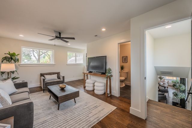 1201 Cedar Hill Avenue, Dallas, TX 75208