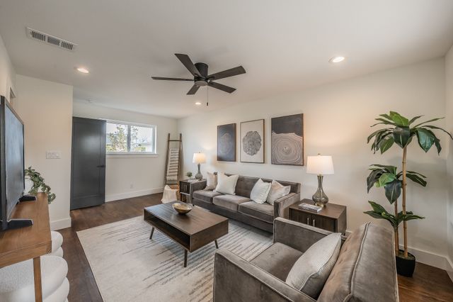 1201 Cedar Hill Avenue, Dallas, TX 75208