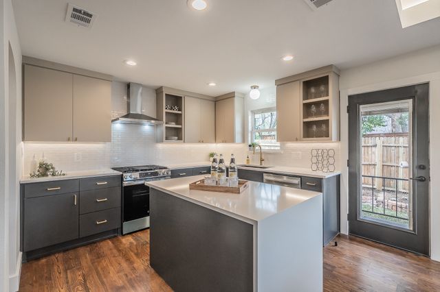 1201 Cedar Hill Avenue, Dallas, TX 75208