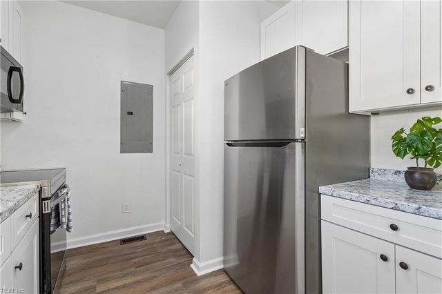 15 E Howard ST, Hampton, VA 23663