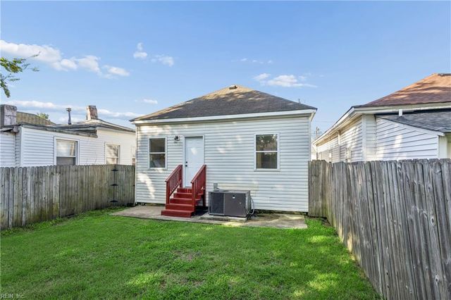 15 E Howard ST, Hampton, VA 23663