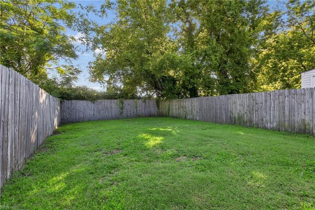 15 E Howard ST, Hampton, VA 23663