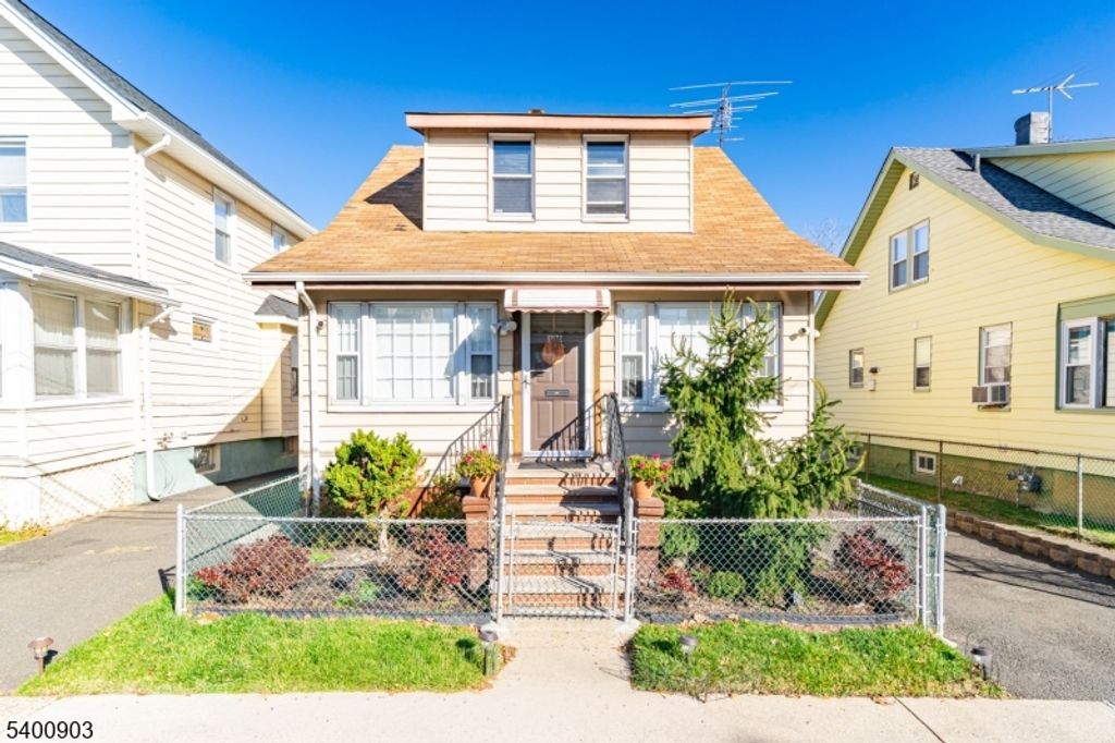 130 Lily St, Paterson City, NJ 07522