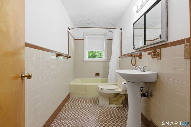 852 Brookside Drive, Orange, CT 06477