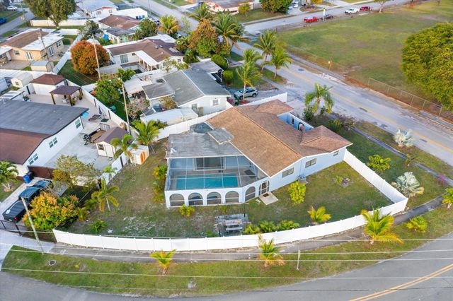 2041 SW 35 Avenue, Fort Lauderdale, FL 33312