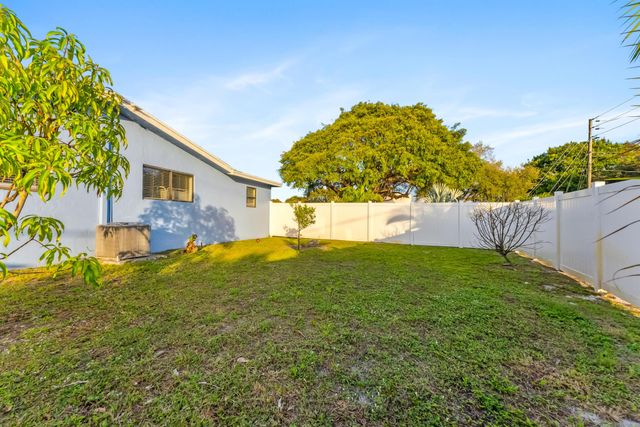 2041 SW 35 Avenue, Fort Lauderdale, FL 33312