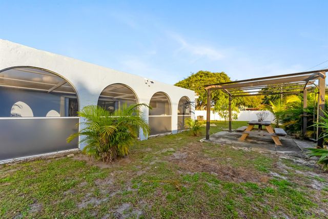 2041 SW 35 Avenue, Fort Lauderdale, FL 33312