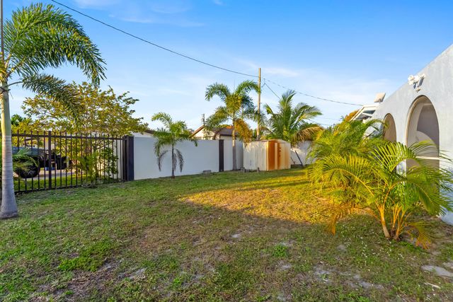 2041 SW 35 Avenue, Fort Lauderdale, FL 33312
