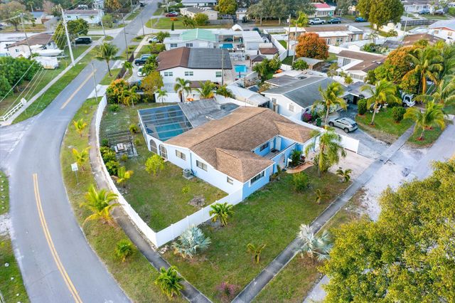 2041 SW 35 Avenue, Fort Lauderdale, FL 33312