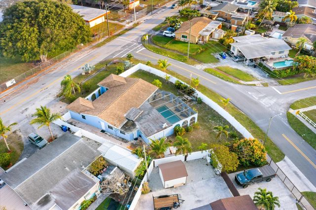 2041 SW 35 Avenue, Fort Lauderdale, FL 33312