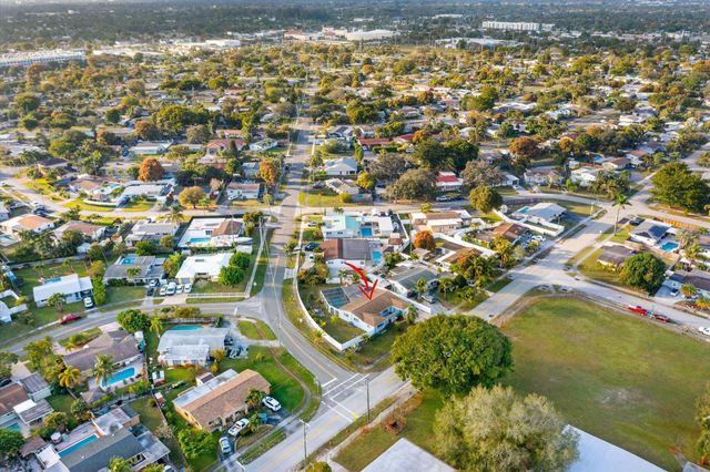 2041 SW 35 Avenue, Fort Lauderdale, FL 33312