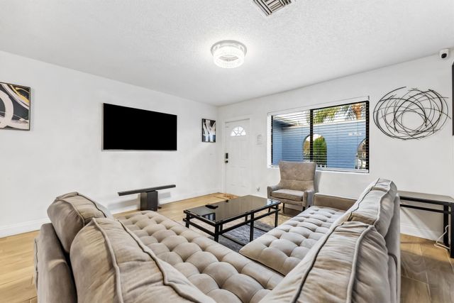 2041 SW 35 Avenue, Fort Lauderdale, FL 33312