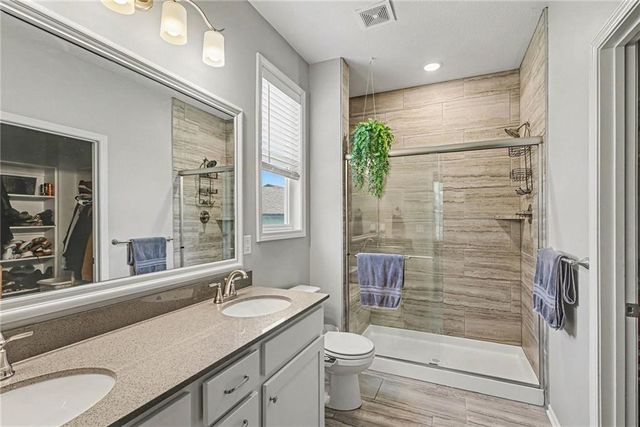 2412 NW Peekaboo Court, Blue Springs, MO 64015