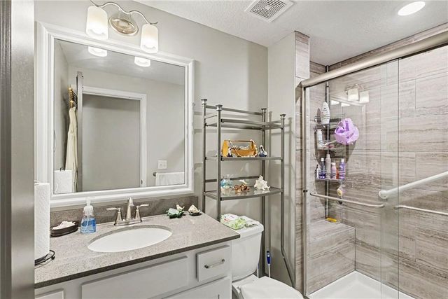2412 NW Peekaboo Court, Blue Springs, MO 64015