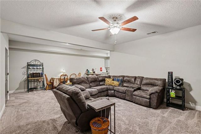 2412 NW Peekaboo Court, Blue Springs, MO 64015