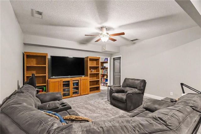 2412 NW Peekaboo Court, Blue Springs, MO 64015