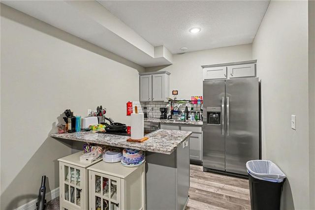 2412 NW Peekaboo Court, Blue Springs, MO 64015