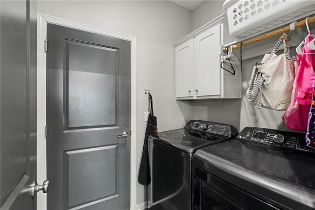 2412 NW Peekaboo Court, Blue Springs, MO 64015