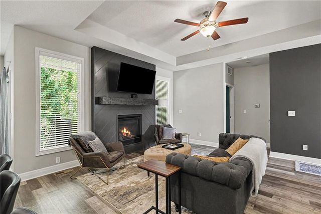 2412 NW Peekaboo Court, Blue Springs, MO 64015