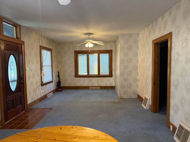 2132 AVE D, Council Bluffs, IA 51501
