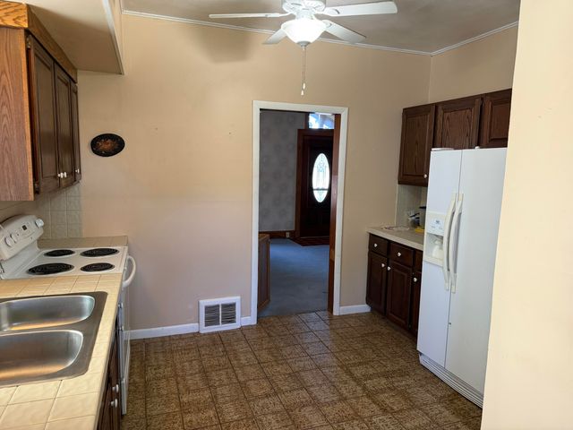 2132 AVE D, Council Bluffs, IA 51501