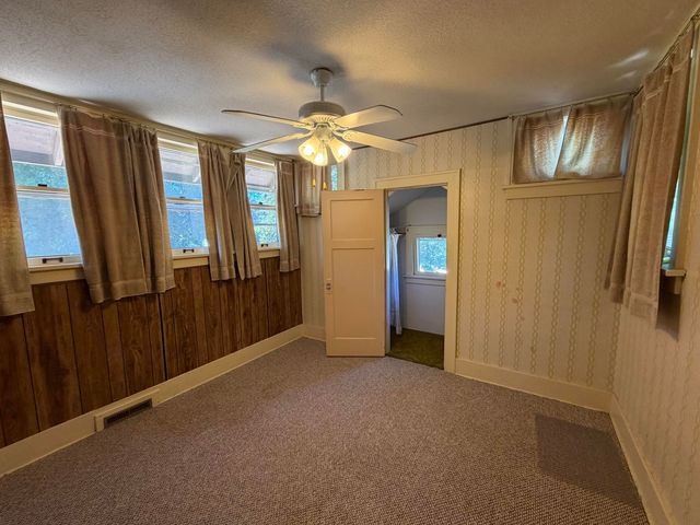2132 AVE D, Council Bluffs, IA 51501