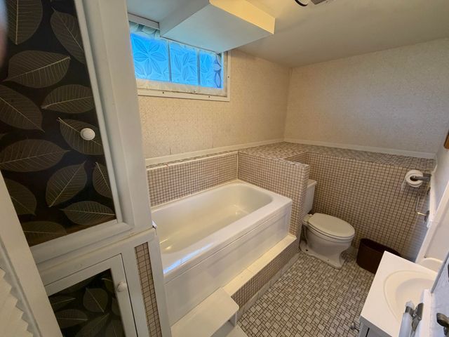 2132 AVE D, Council Bluffs, IA 51501