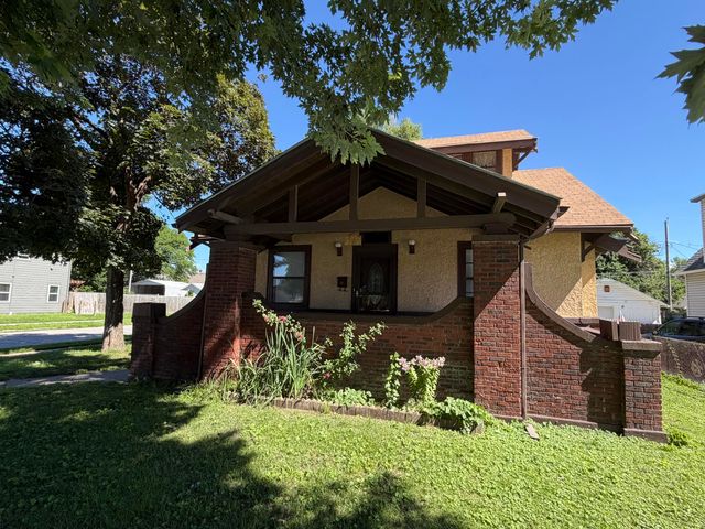 2132 AVE D, Council Bluffs, IA 51501