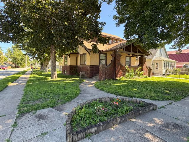 2132 AVE D, Council Bluffs, IA 51501