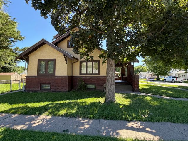 2132 AVE D, Council Bluffs, IA 51501