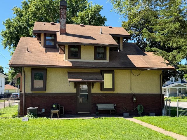 2132 AVE D, Council Bluffs, IA 51501