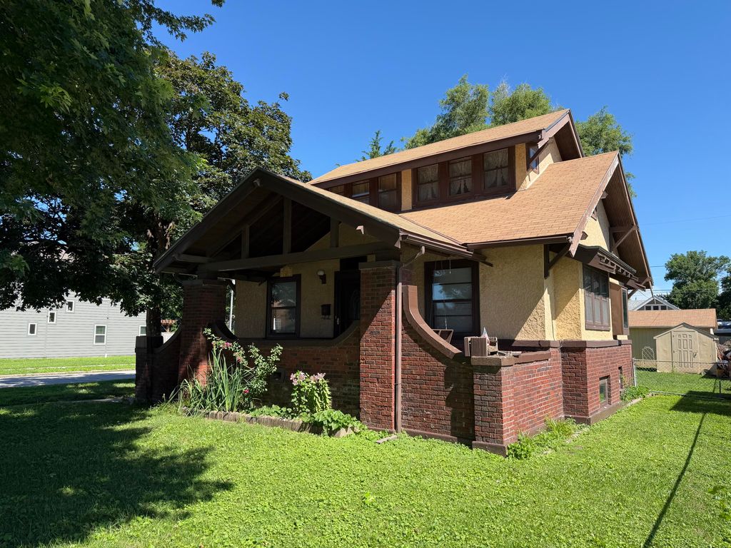2132 AVE D, Council Bluffs, IA 51501